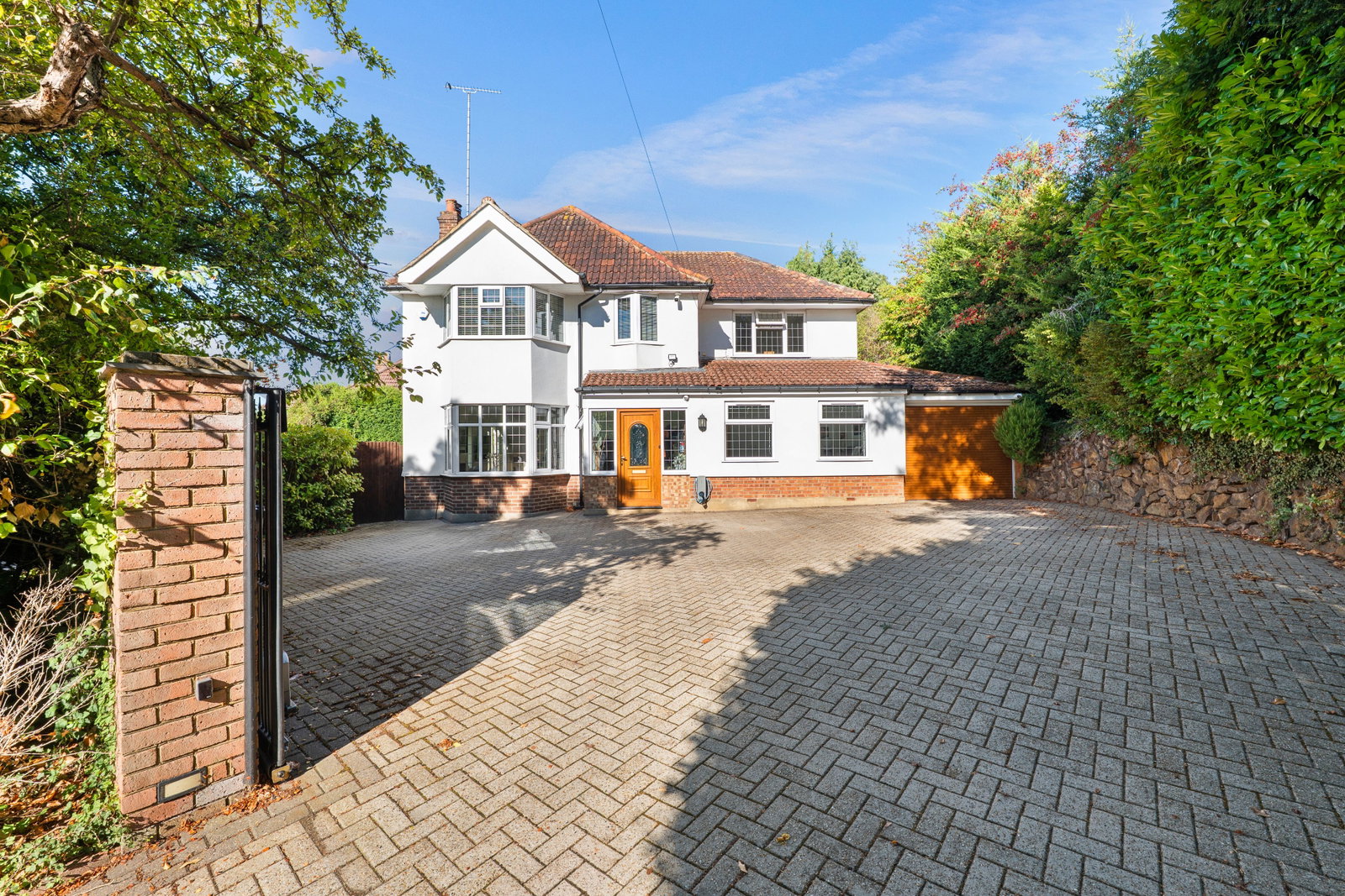 Detached House for sale in South Croydon, Ballards Way, CR2, 2202 m²