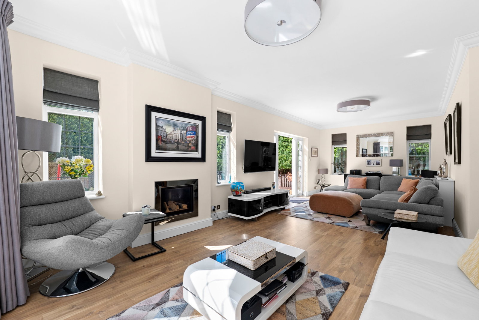 Detached House for sale in South Croydon, Ballards Way, CR2, 2202 m²