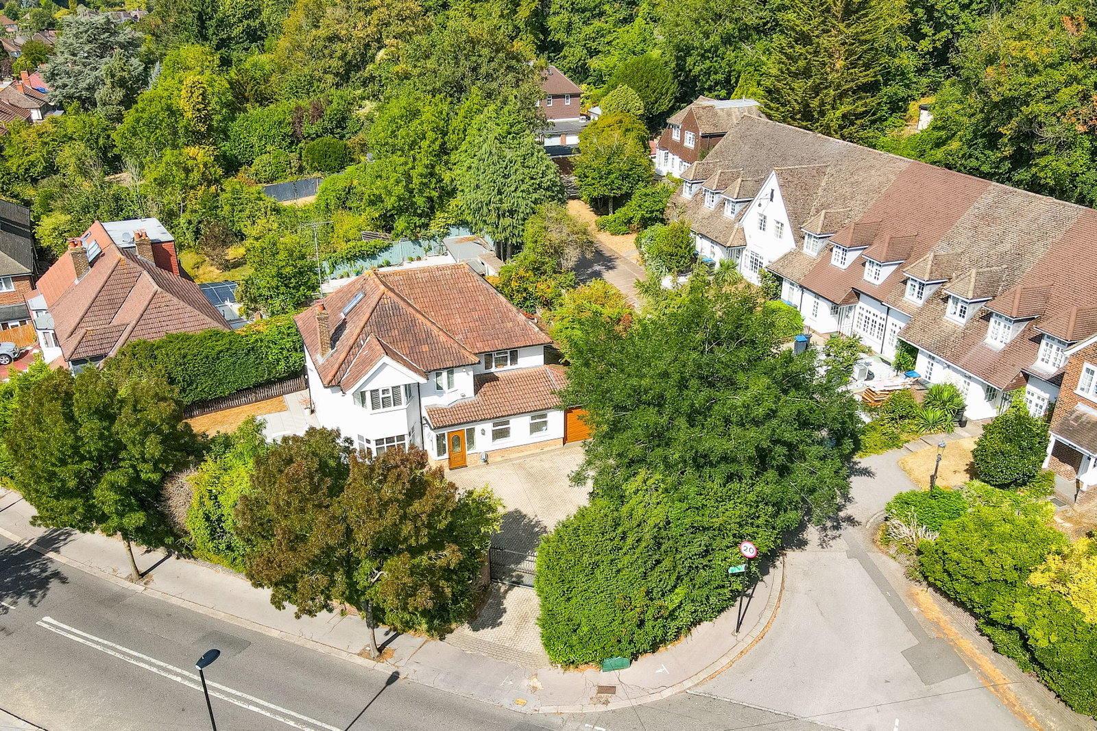 Detached House for sale in South Croydon, Ballards Way, CR2, 2202 m²