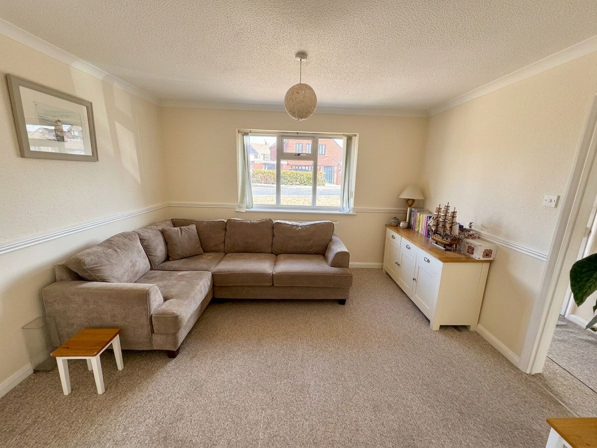 Detached House for sale in New Romney, Broadlands Avenue, New Romney, TN28