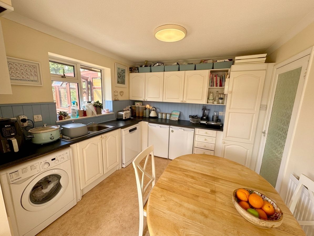 Detached House for sale in New Romney, Broadlands Avenue, New Romney, TN28