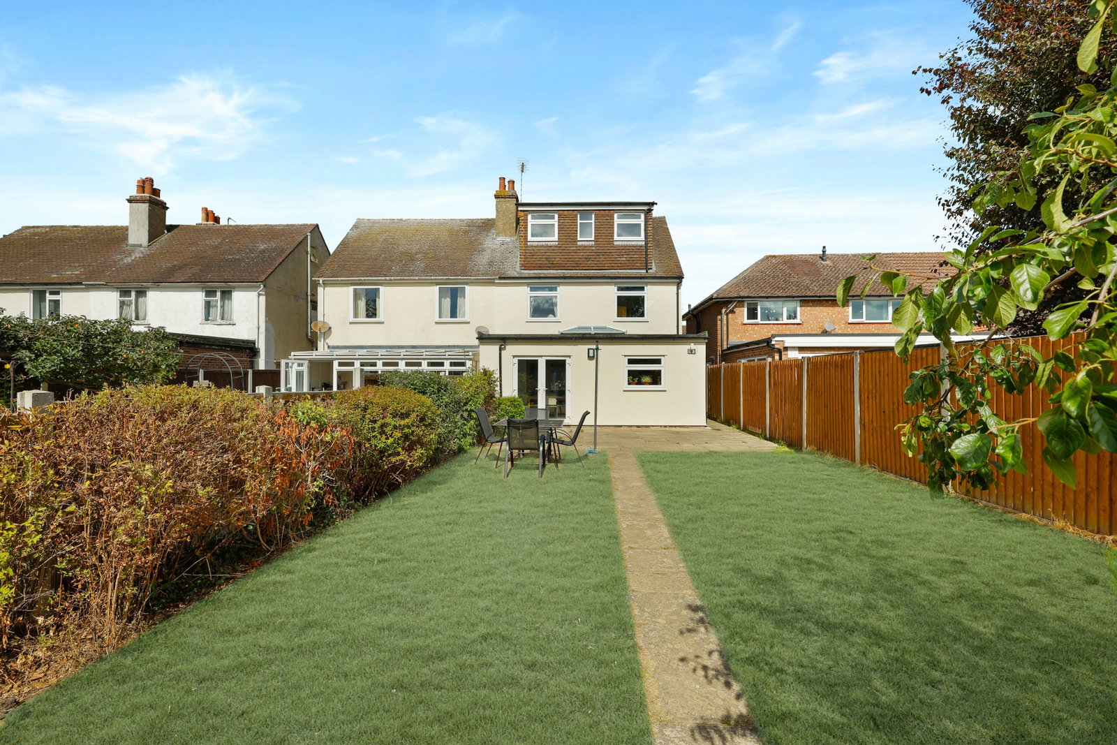 Semi Detached House for sale in Colchester, Dugard Avenue, Colchester, CO3 9EJ, 1511 m²