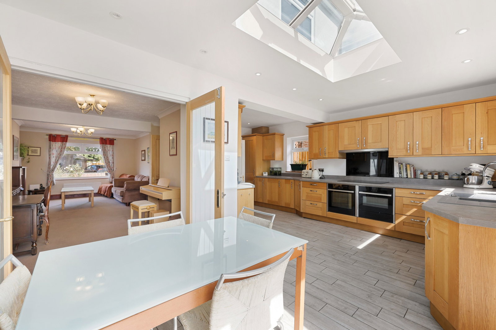Semi Detached House for sale in Colchester, Dugard Avenue, Colchester, CO3 9EJ, 1511 m²