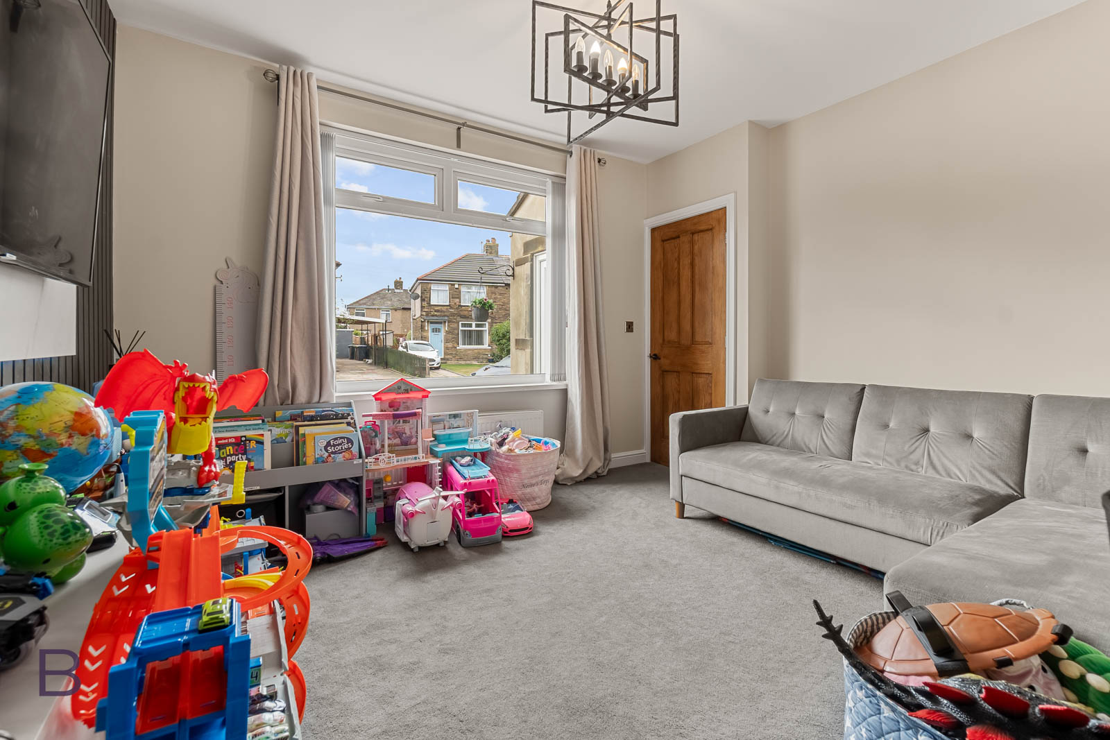 Semi Detached House for sale in Bradford, Eltham Grove, Bradford, BD6 3RF