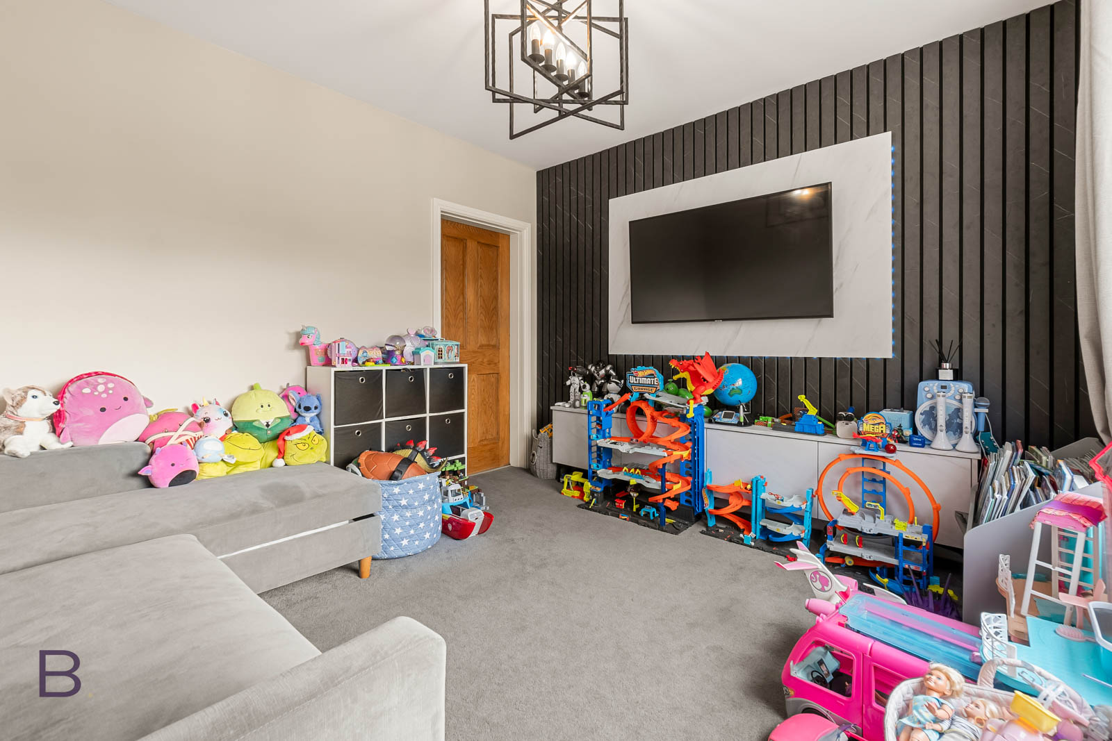 Semi Detached House for sale in Bradford, Eltham Grove, Bradford, BD6 3RF