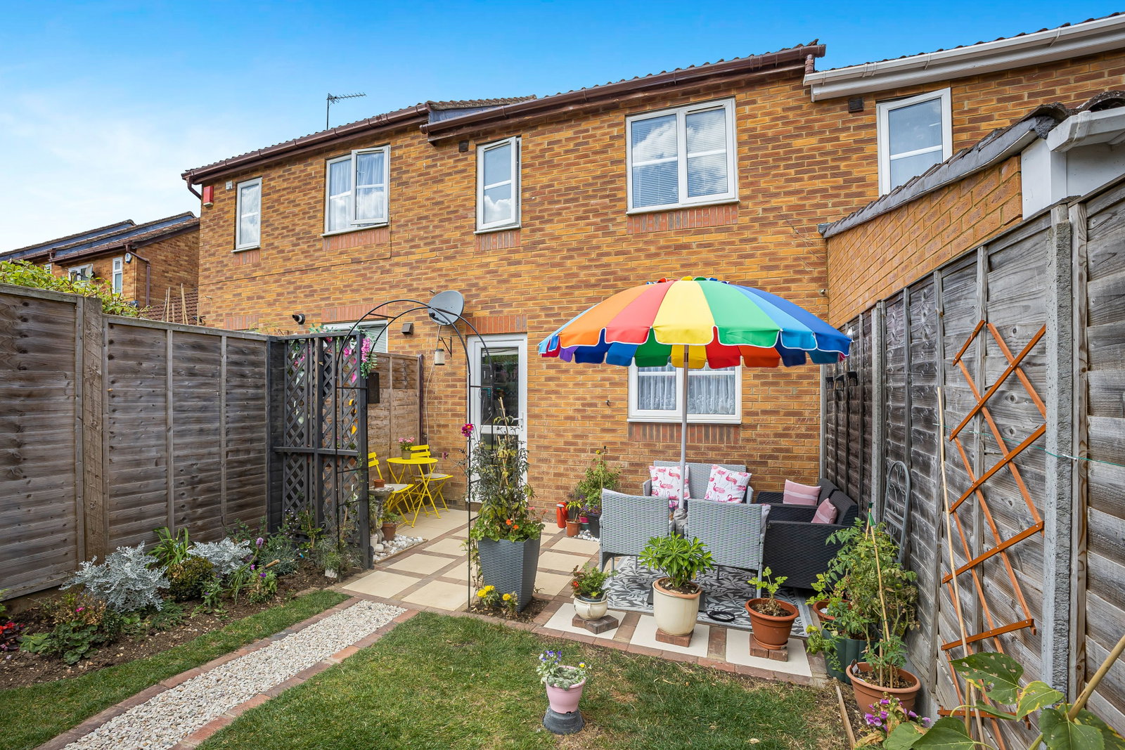 Terraced House for sale in Dunstable, Graphic Close, Dunstable, 606 m²