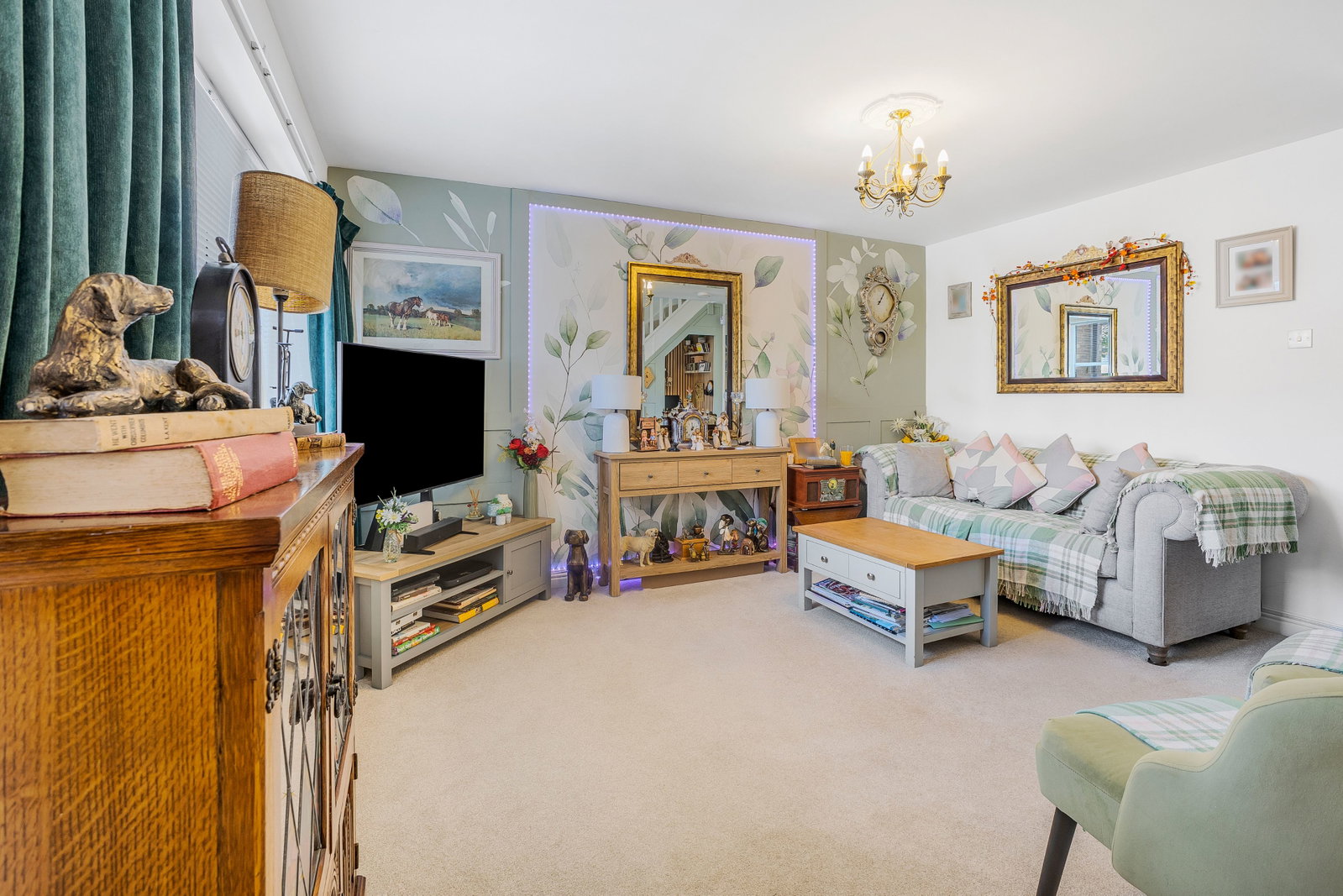 Terraced House for sale in Dunstable, Graphic Close, Dunstable, 606 m²