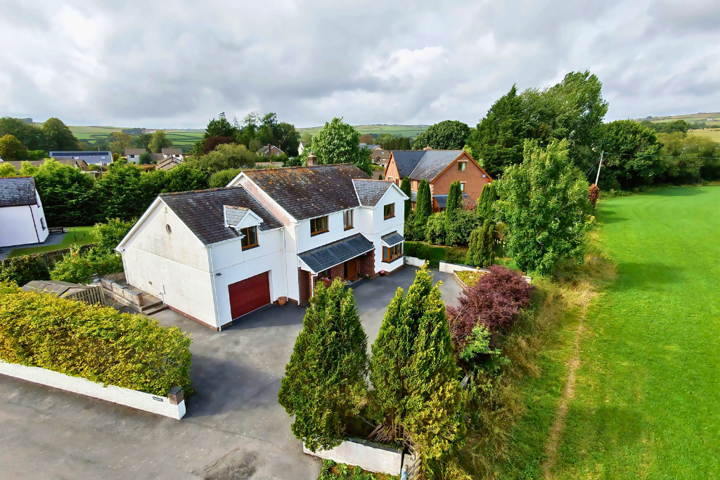 Detached House for sale in Carmarthen, Ty Onnen, Pontargothi, Carmarthen, SA32, 2992 m²