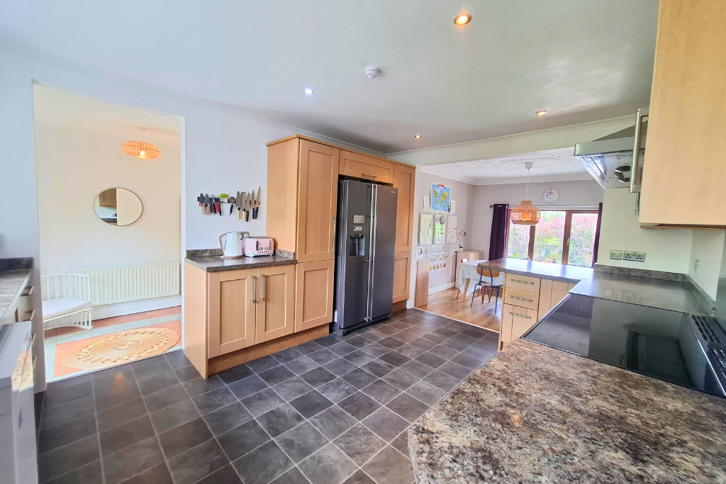 Detached House for sale in Carmarthen, Ty Onnen, Pontargothi, Carmarthen, SA32, 2992 m²