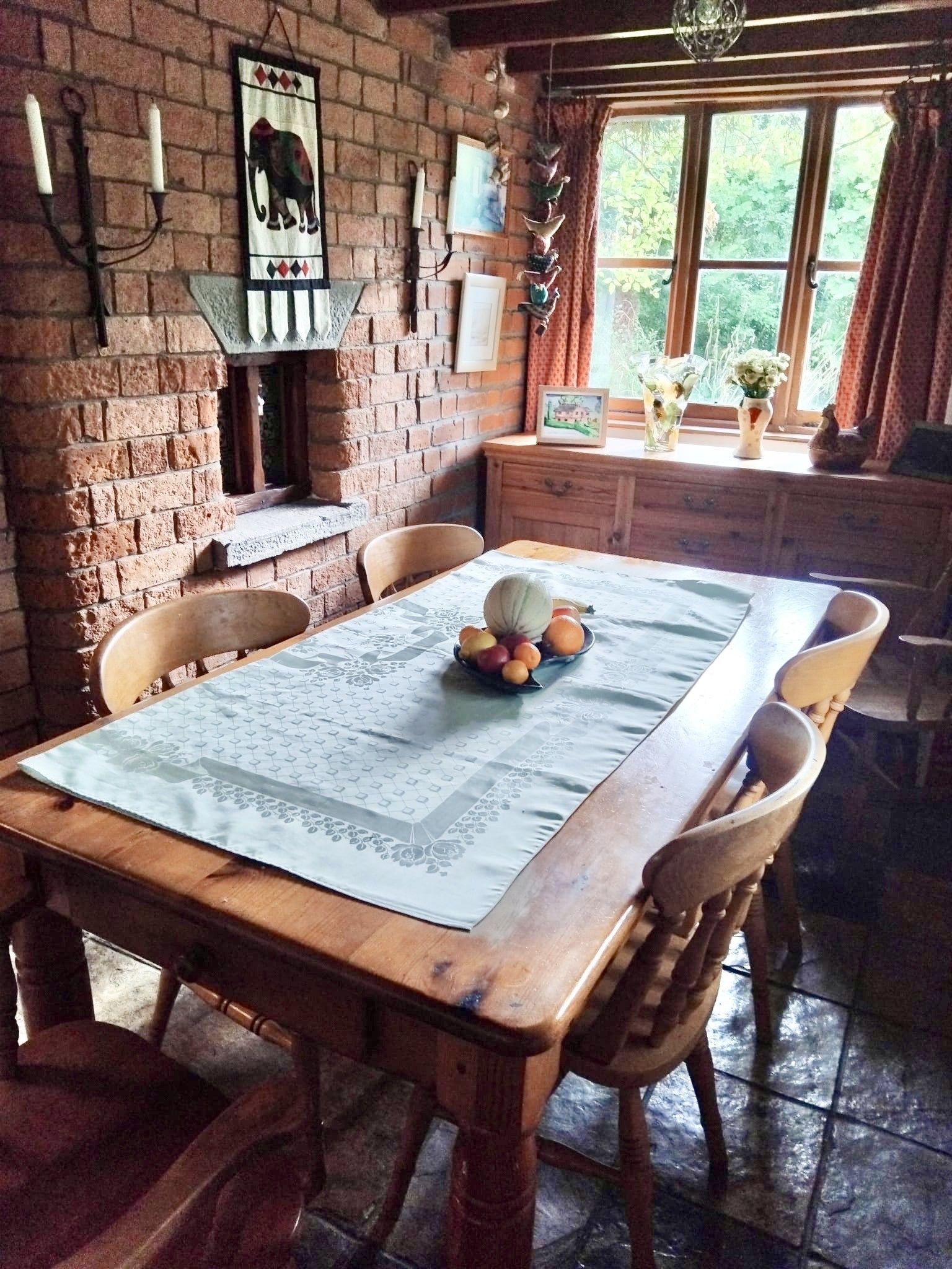 Detached House for sale in Newent, Gloucester Road, Upleadon, 2943 m²