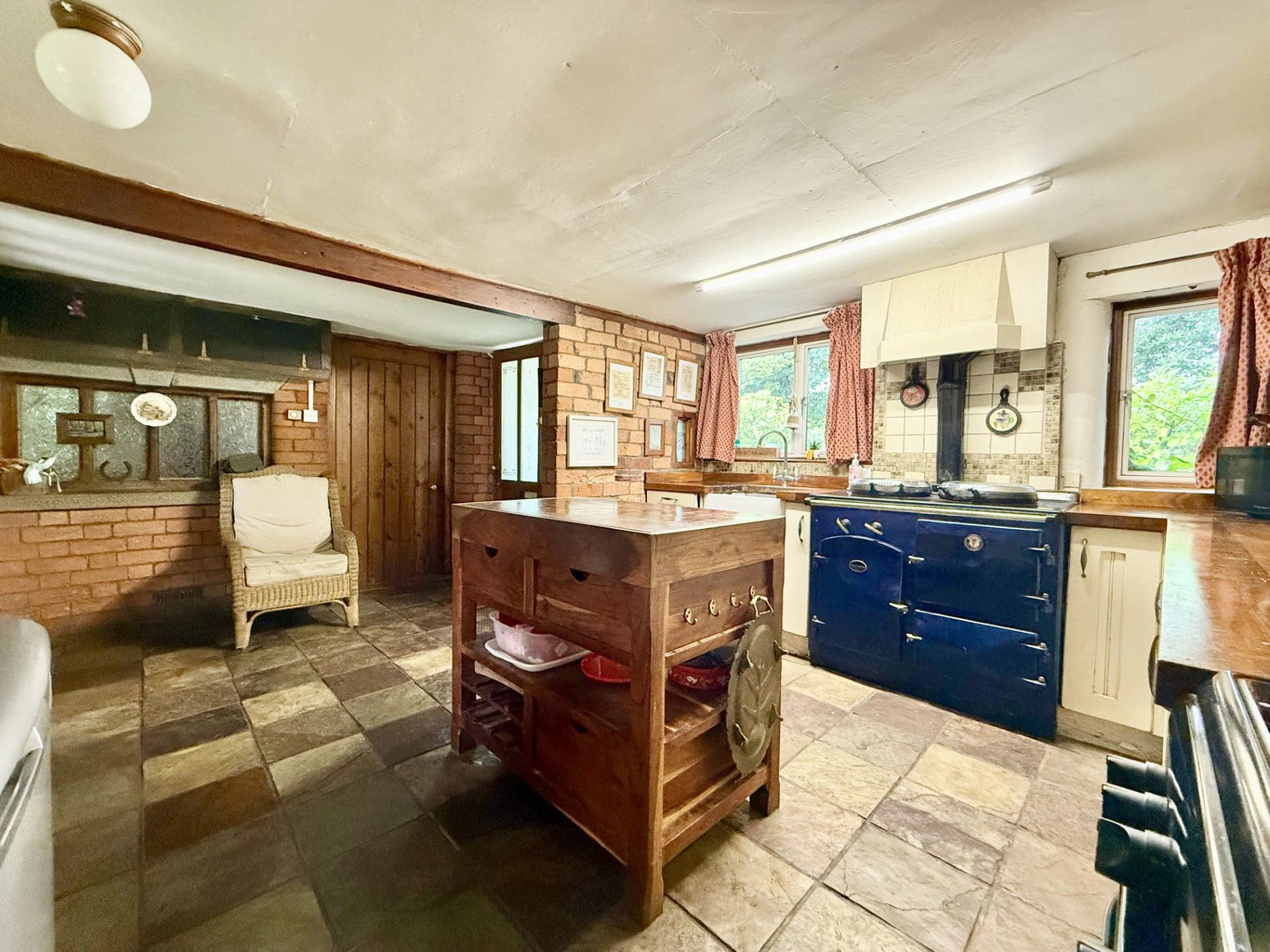 Detached House for sale in Newent, Gloucester Road, Upleadon, 2943 m²