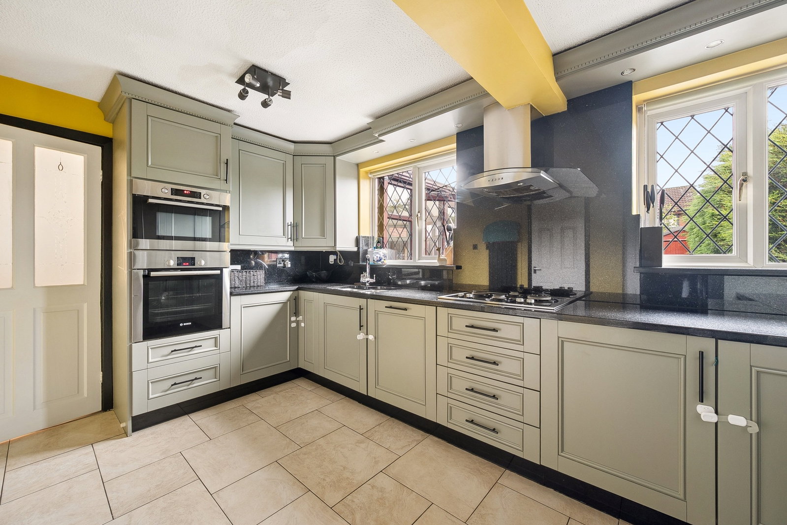 Semi Detached House for sale in Stockport, Barwell Close, Reddish, Stockport, SK5 6YF, 1000 m²