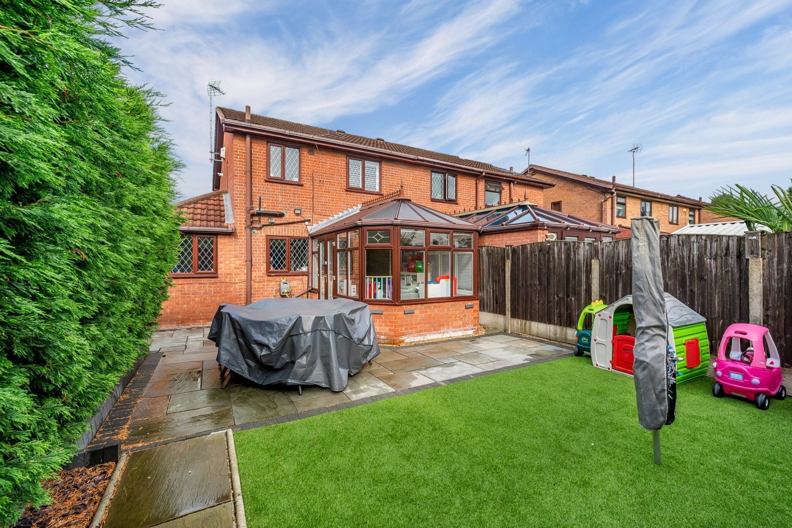 Semi Detached House for sale in Stockport, Barwell Close, Reddish, Stockport, SK5 6YF, 1000 m²