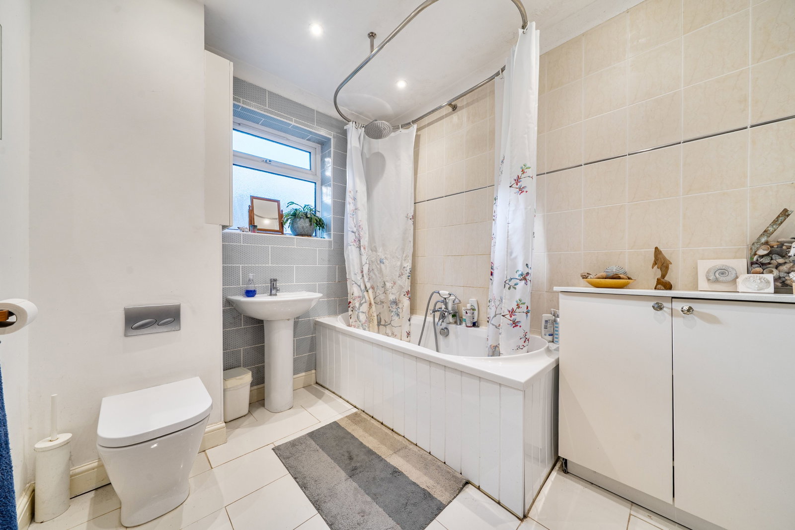 Detached House for sale in Christchurch, School Road, Bransgore