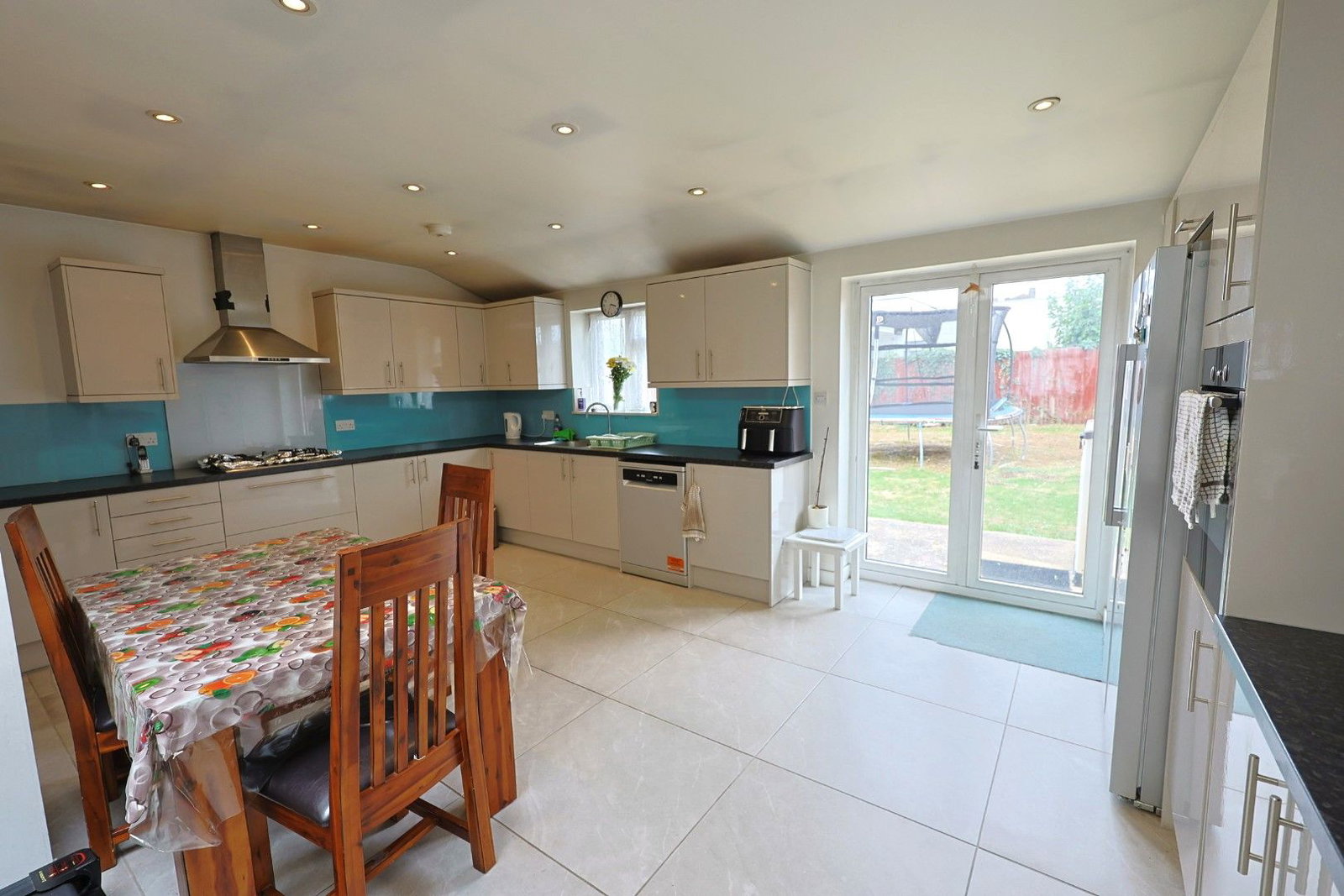 Semi Detached House for sale in Edgware, Bransgrove Road, Edgware, HA8