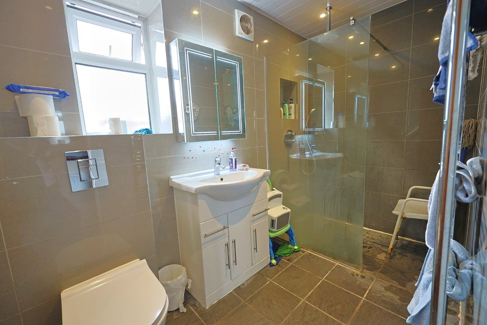 Semi Detached House for sale in Edgware, Bransgrove Road, Edgware, HA8