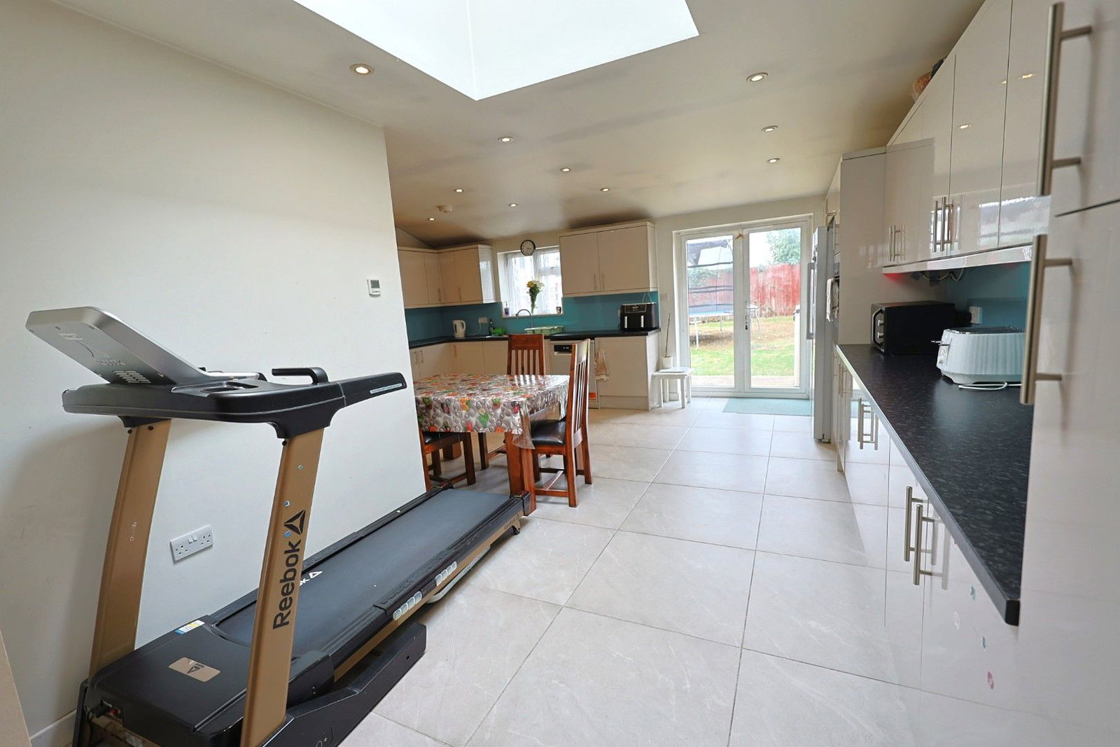 Semi Detached House for sale in Edgware, Bransgrove Road, Edgware, HA8