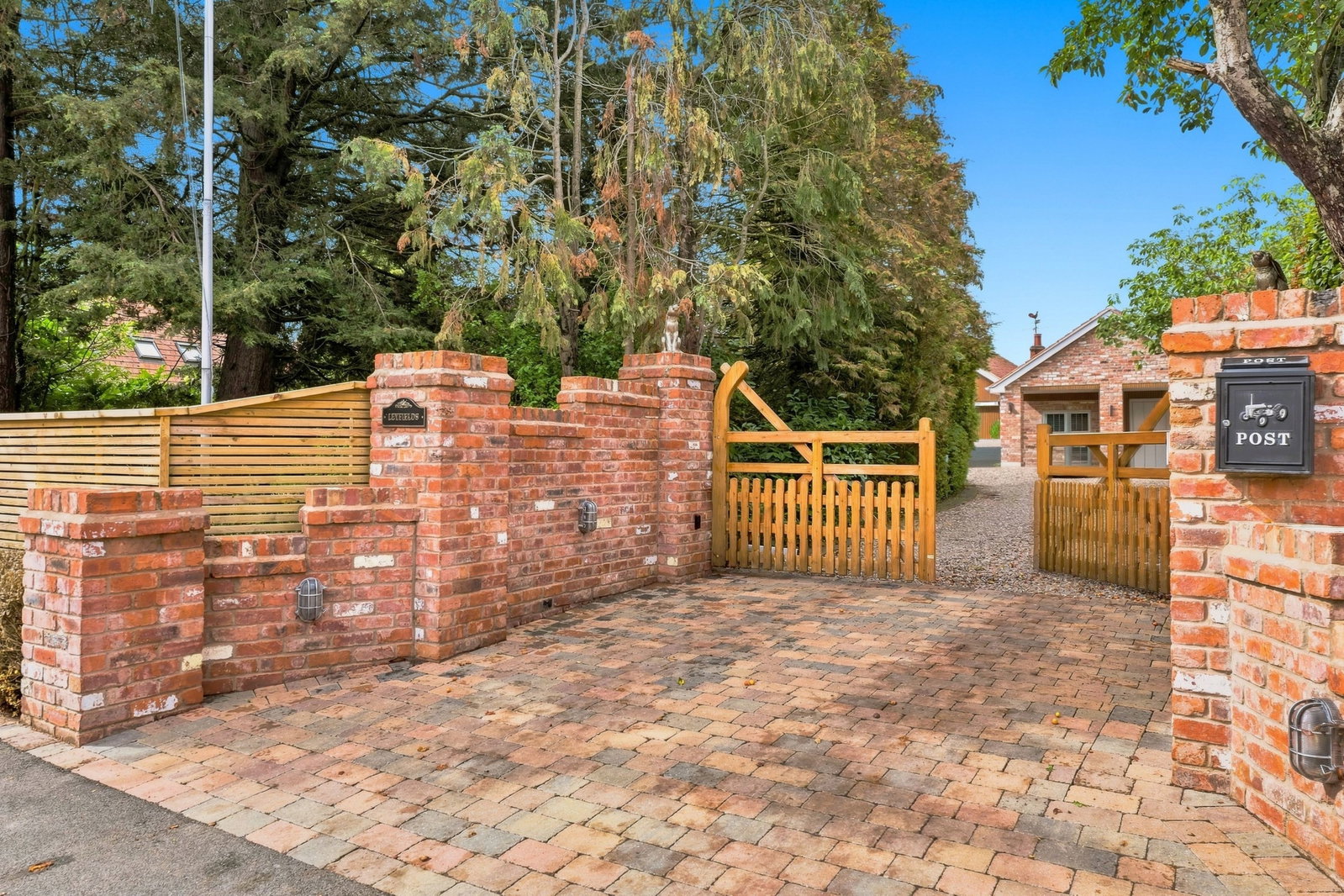 Bungalow for sale in Newark, Leyfields, Cromwell, 2430 m²