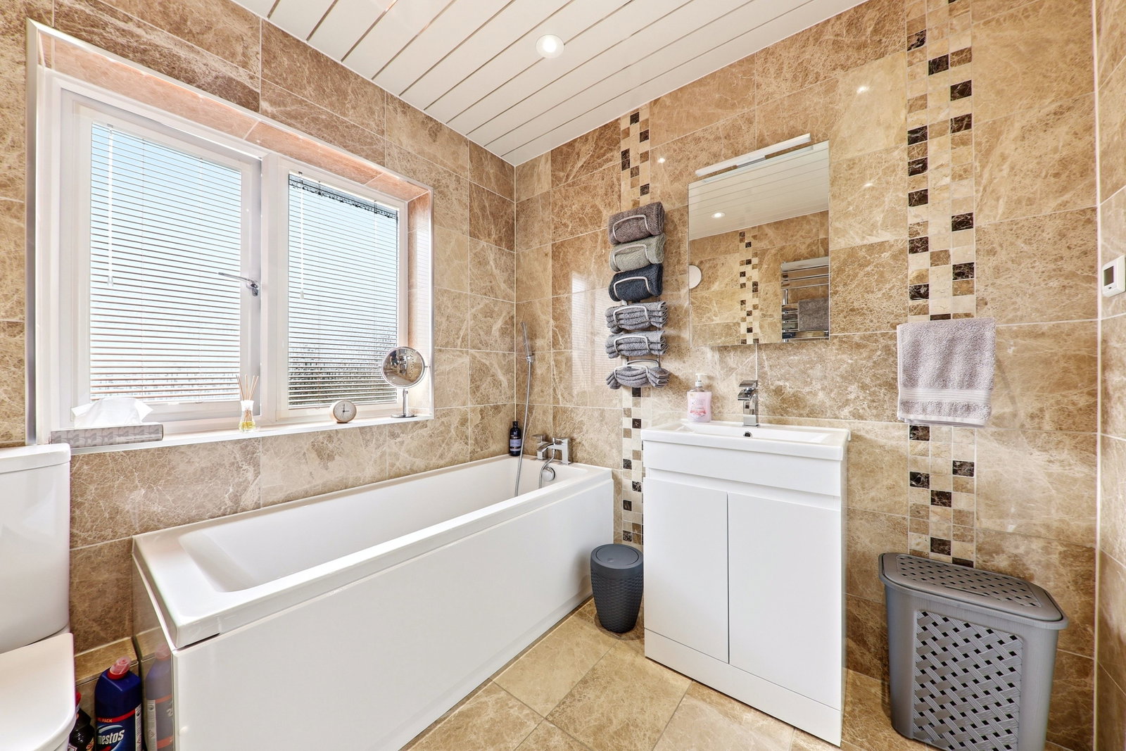 Semi Detached House for sale in Leeds, Wood Lane, Rothwell, Leeds LS26
