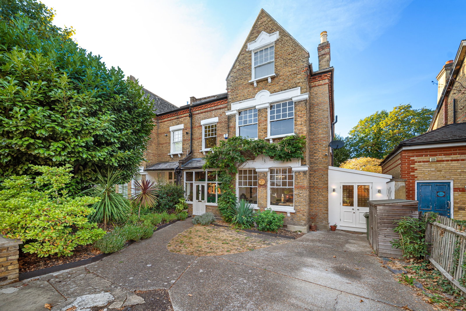 Semi Detached House for sale in London, Woolstone Road, SE23, 2982 m²