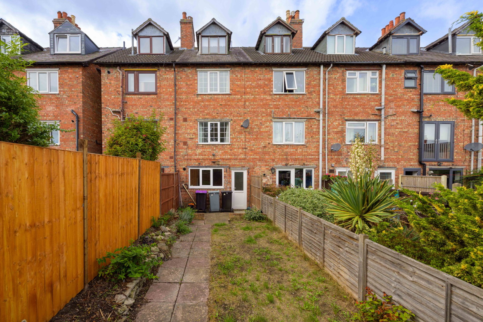 Terraced House for sale in Grantham, Tyndal Road in Grantham - No Chain, 1054 m²