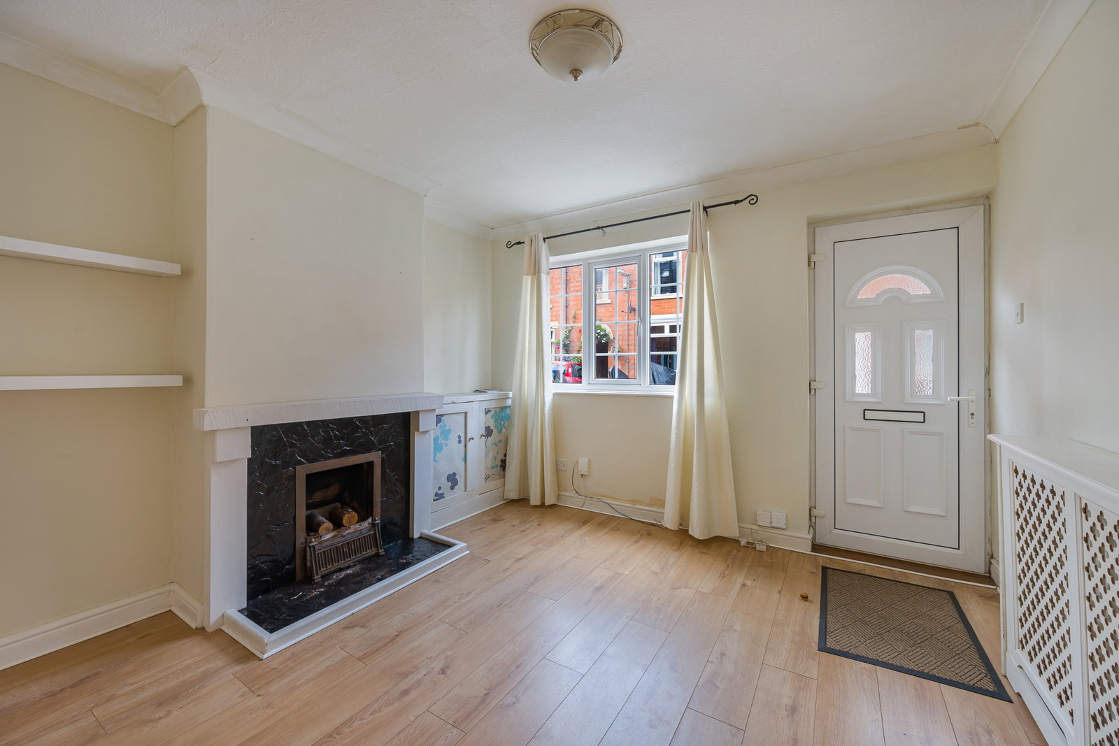 Terraced House for sale in Grantham, Tyndal Road in Grantham - No Chain, 1054 m²