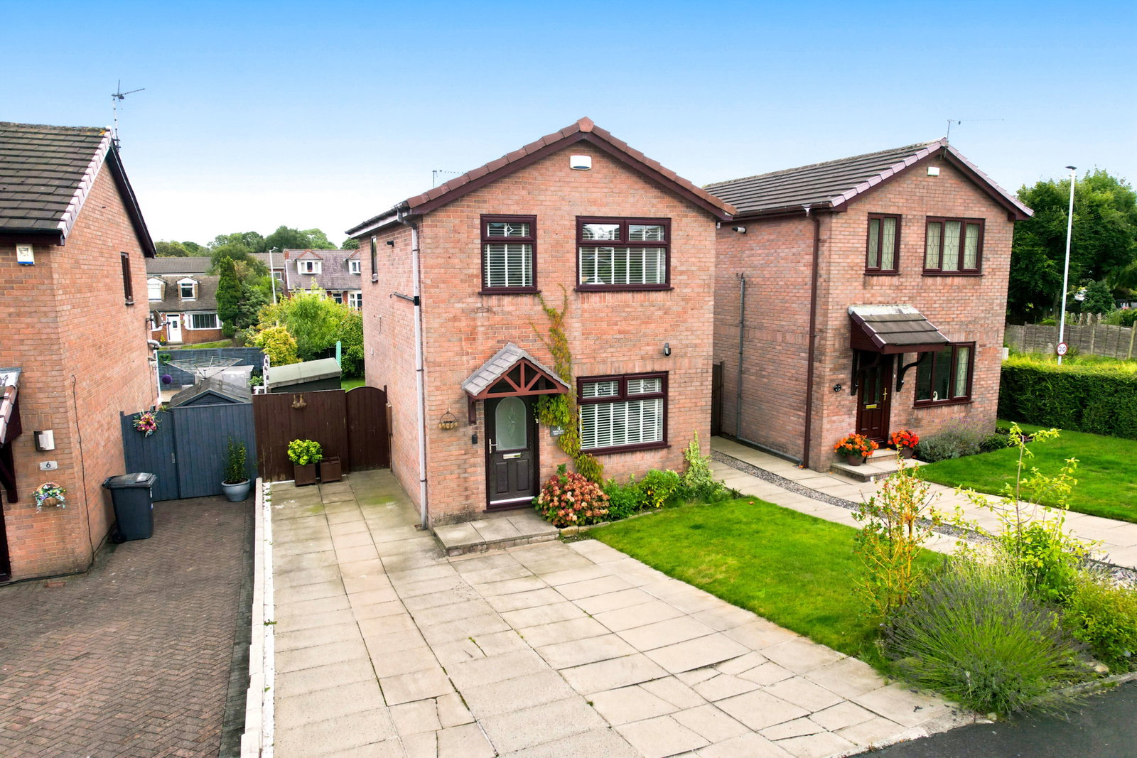 Detached House for sale in Accrington, Spring Hall, Clayton Le Moors, Accrington, BB5 5TF, 918 m²