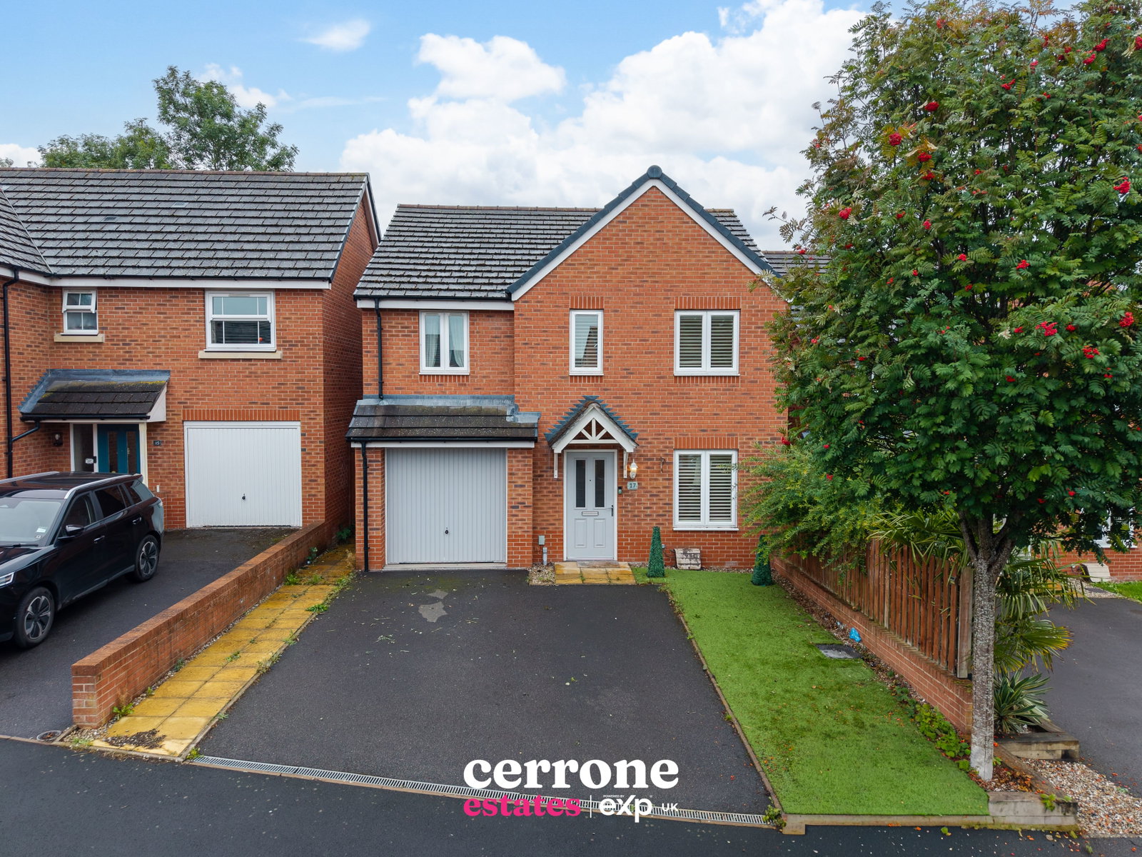 Detached House for sale in Droitwich, Cross Furlong, Wychbold, Droitwich, WR9 7TA, 1230 m²
