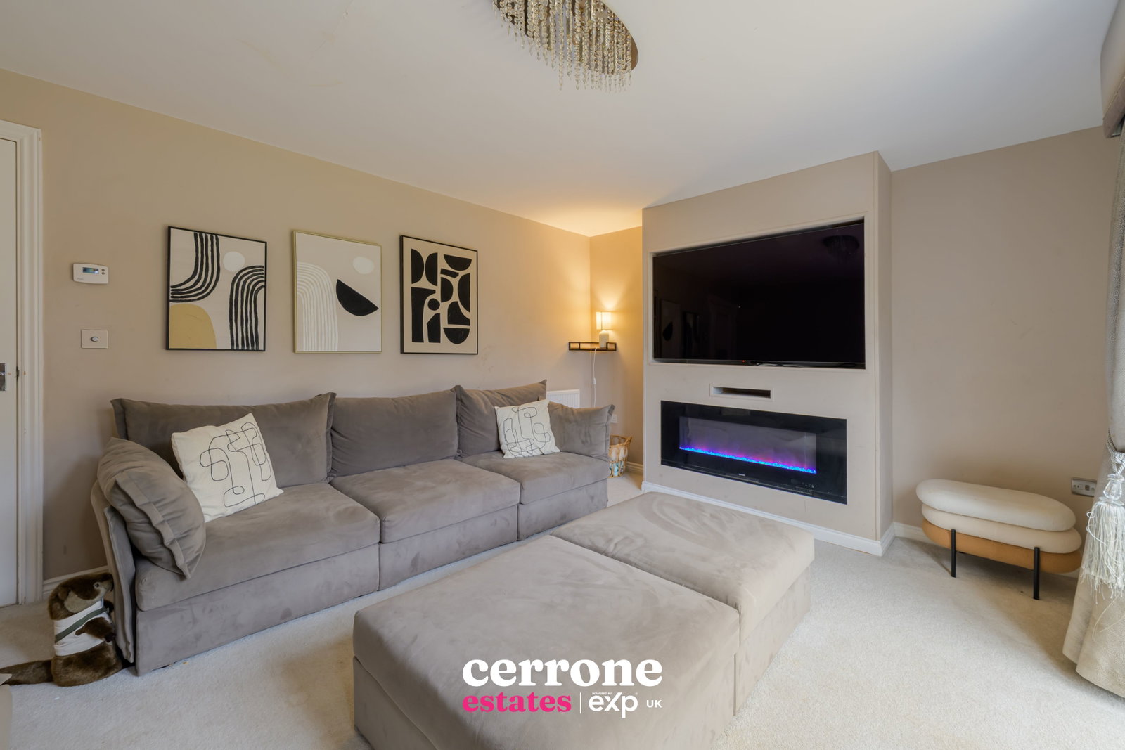 Detached House for sale in Droitwich, Cross Furlong, Wychbold, Droitwich, WR9 7TA, 1230 m²