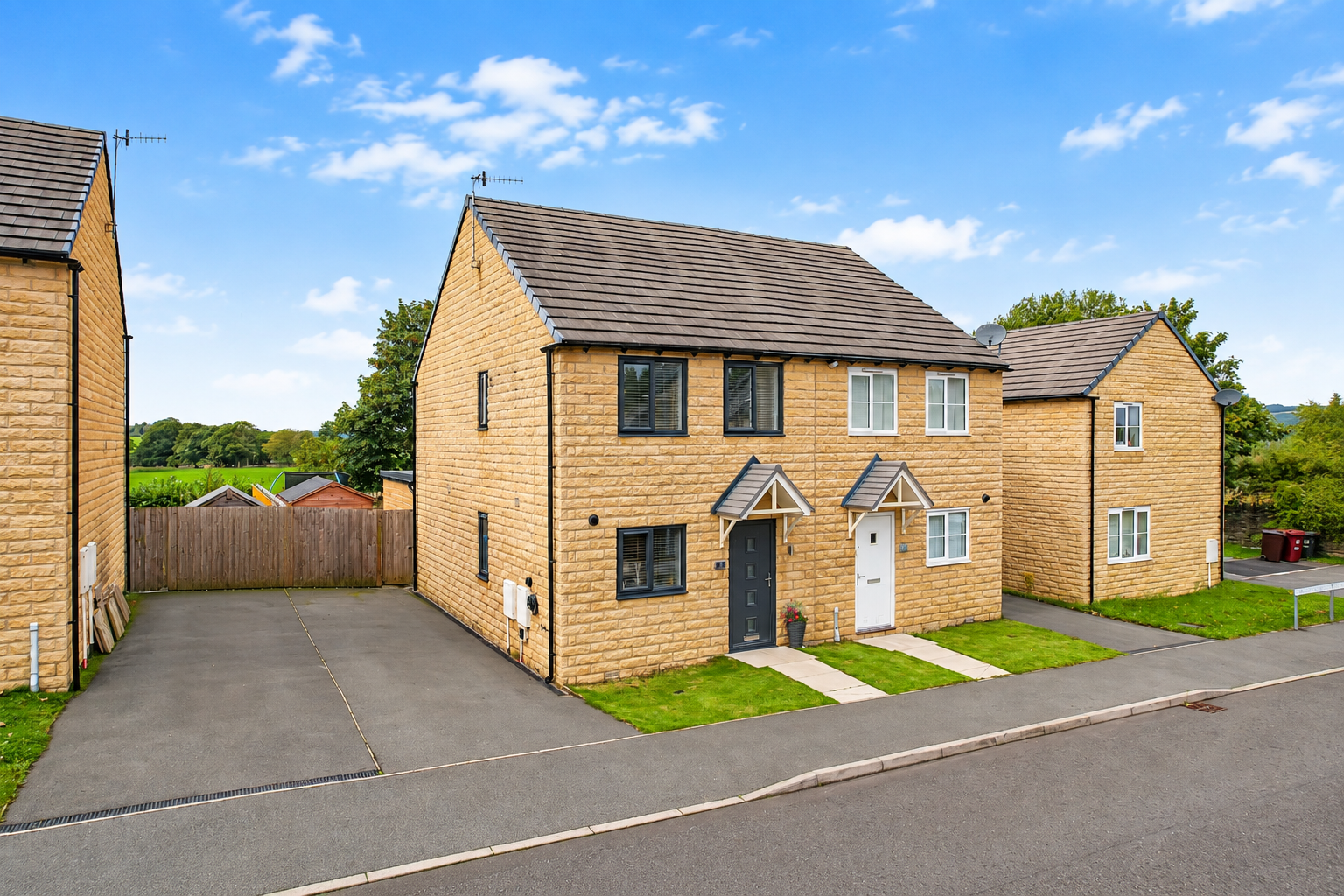 Semi Detached House for sale in Hapton, The Spigot, Hapton, BB12 7FJ, 955 m²