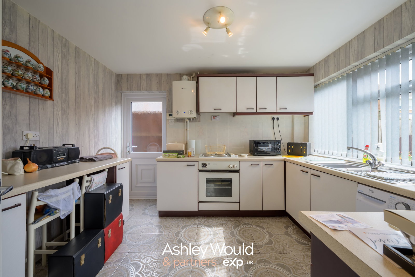 End Of Terrace House for sale in Birmingham, Hunnington Close, Birmingham, B32 4LQ