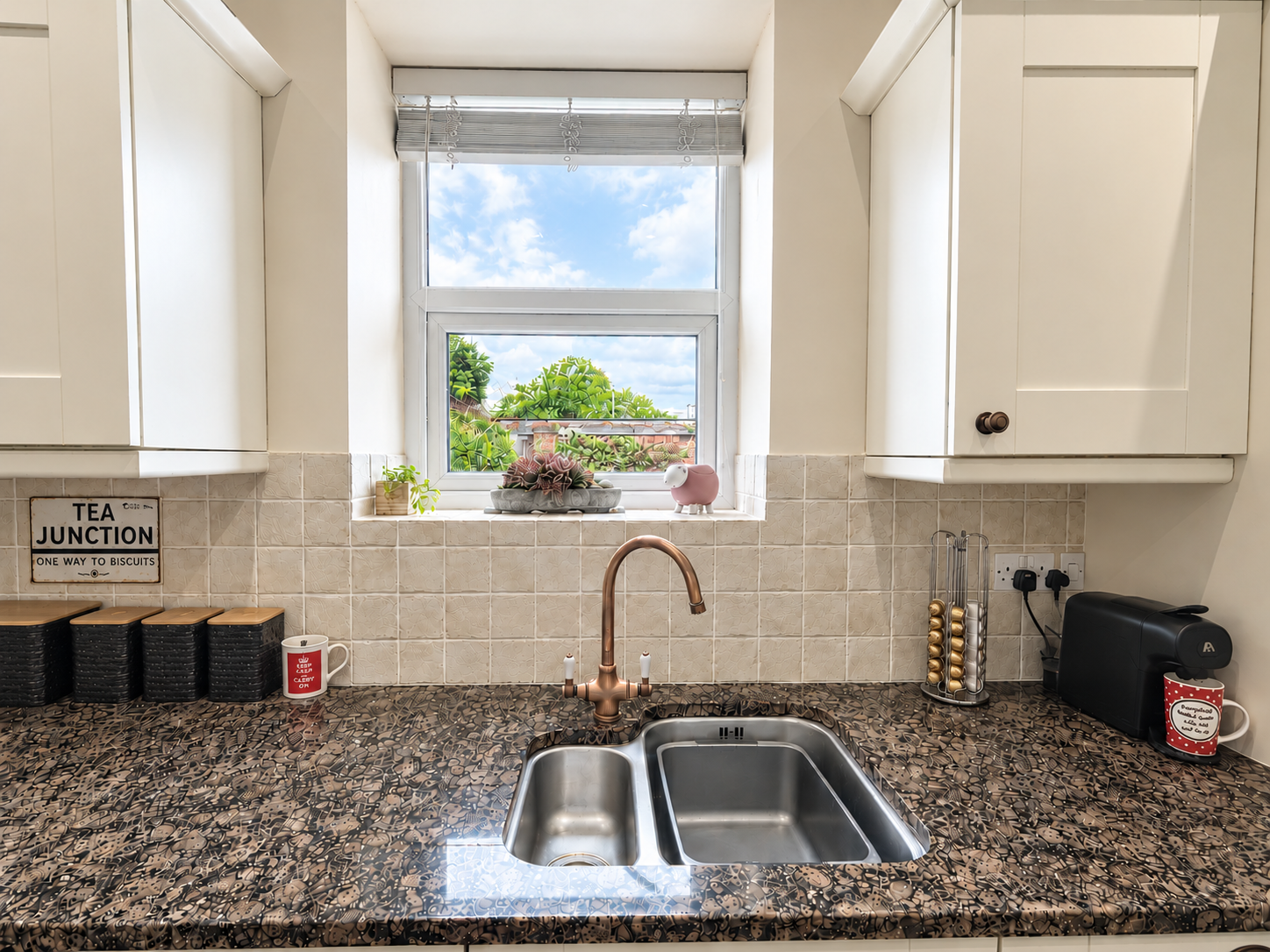 Semi Detached House for sale in Neston, Chester High Road, Neston, CH64 3TE, 1411 m²