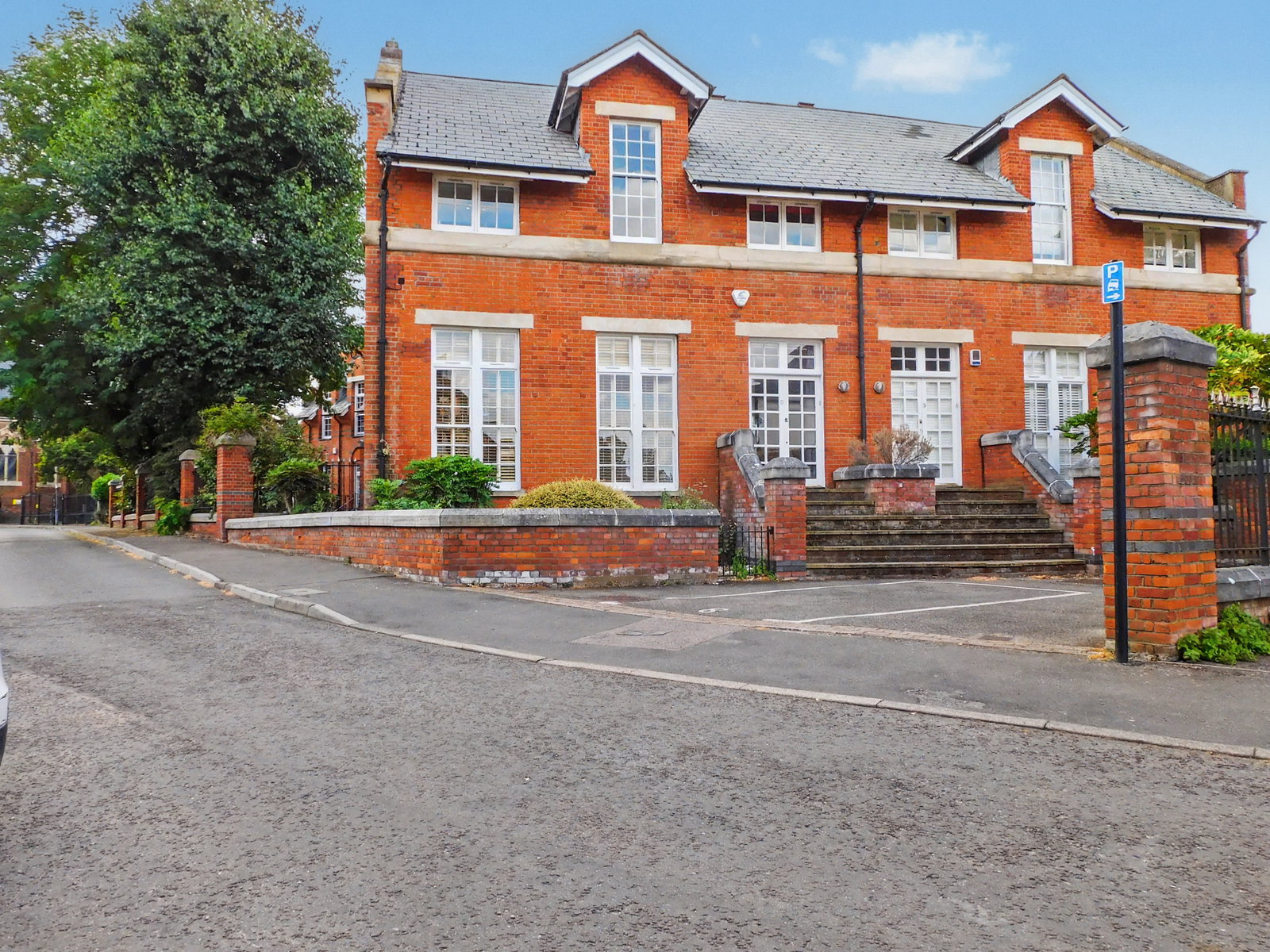 Semi Detached House for sale in London, Victory Road, Wanstead, E11, 1226 m²