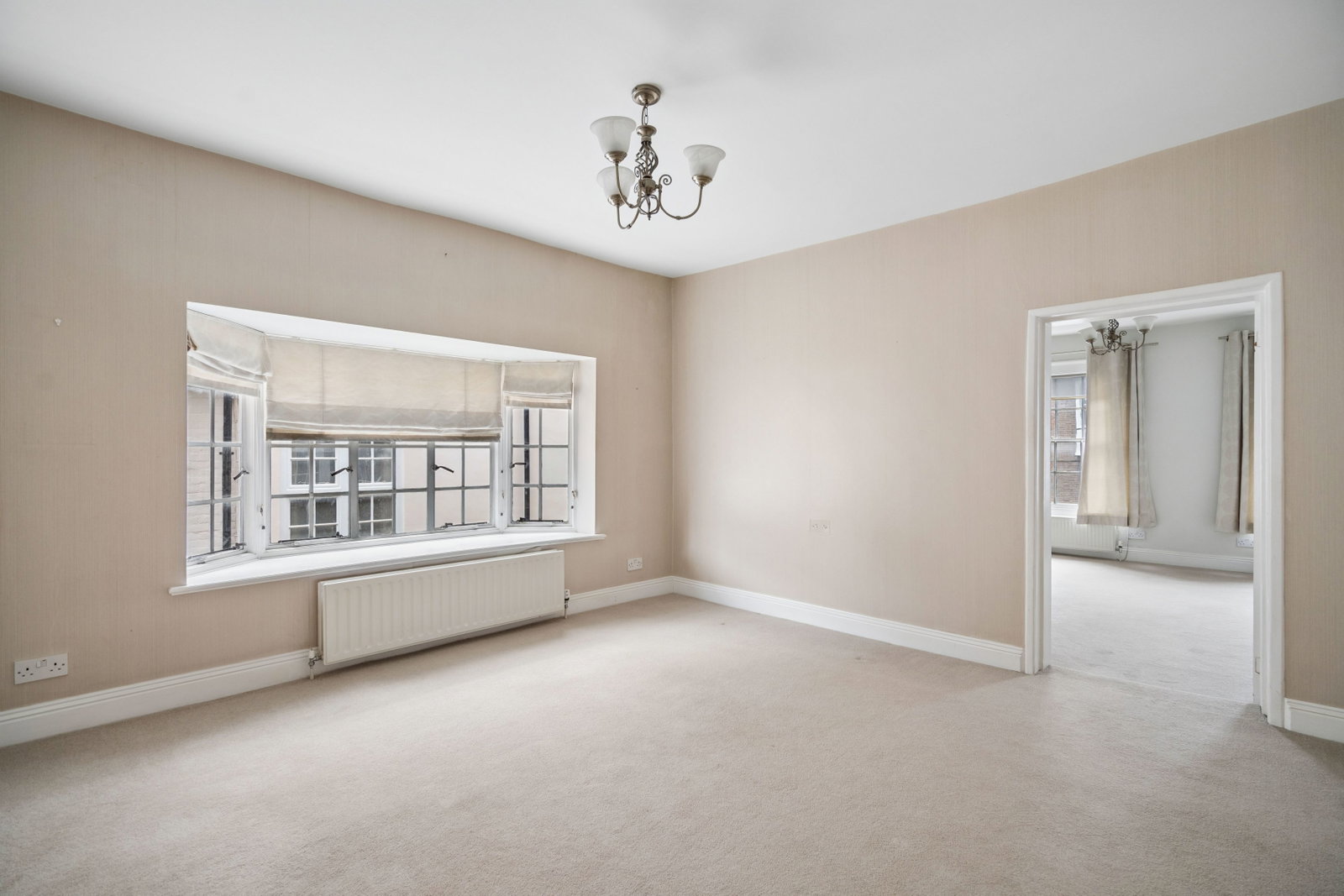 Mixed Use for sale in Amersham, High Street, Amersham, Buckinghamshire. HP7 0DT, 1851 m²