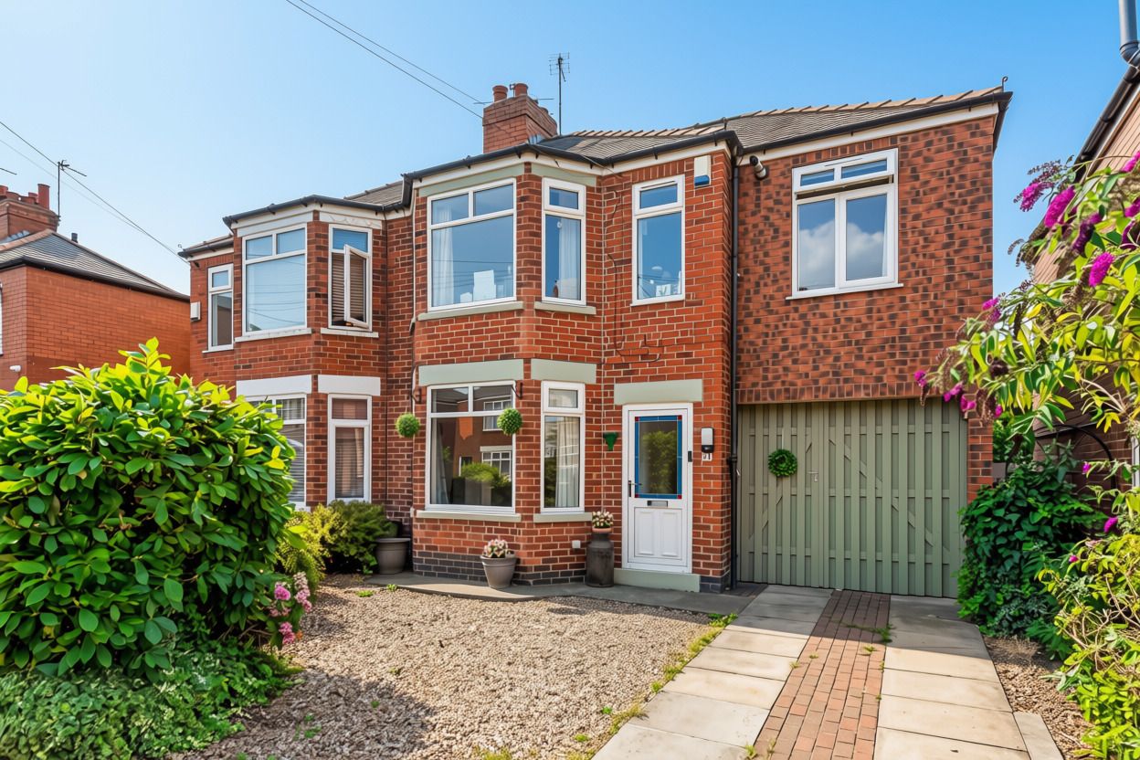 Semi Detached House in York