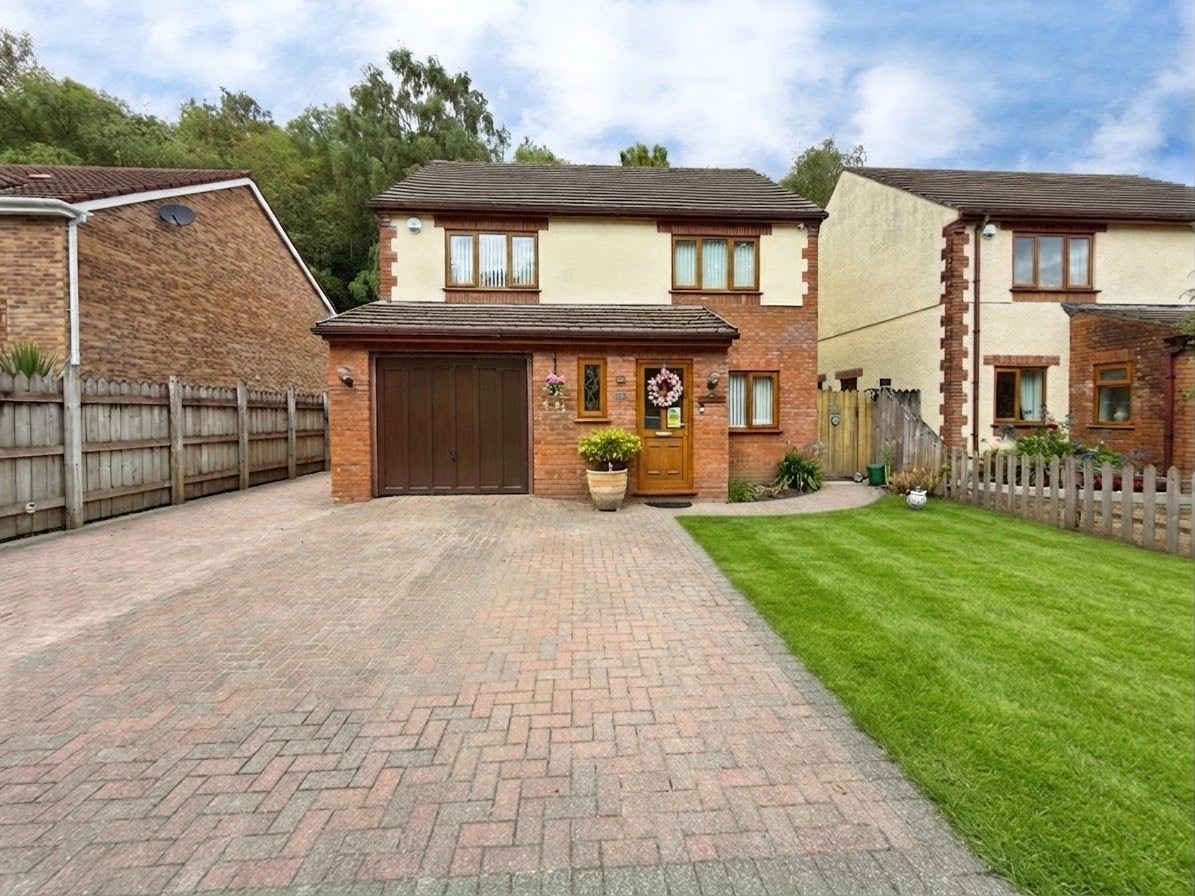 Detached House in Swansea
