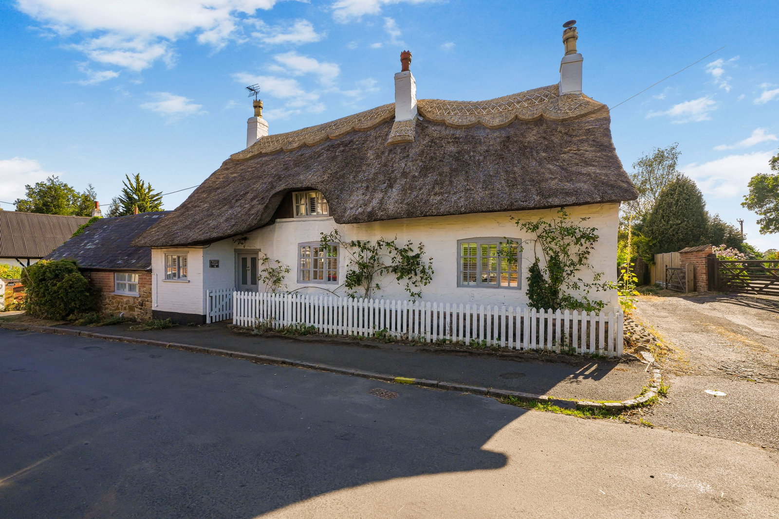 Detached House for sale in Leicester, Thatch Cottage, Baggrave End, Barsby, LE7 4RB