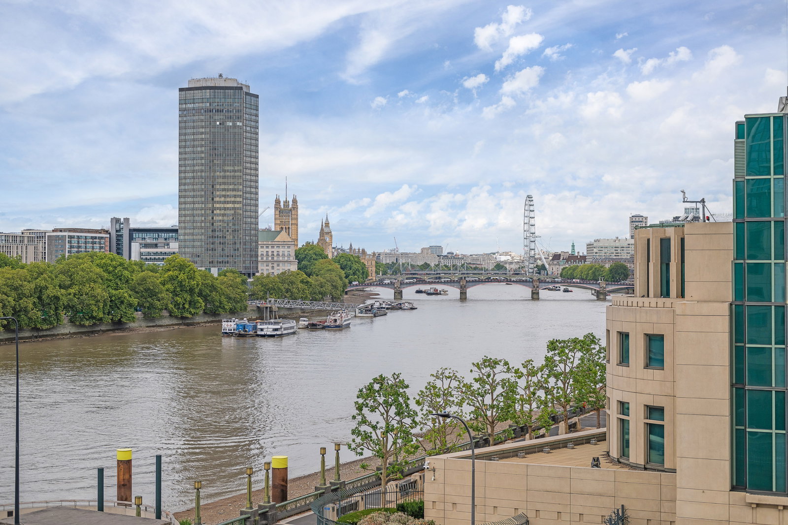 Flat for sale in London, St. George Wharf, London, SW8, 890 m²