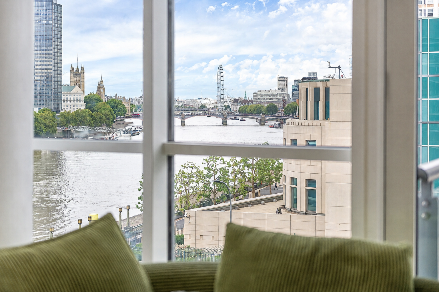 Flat for sale in London, St. George Wharf, London, SW8, 890 m²