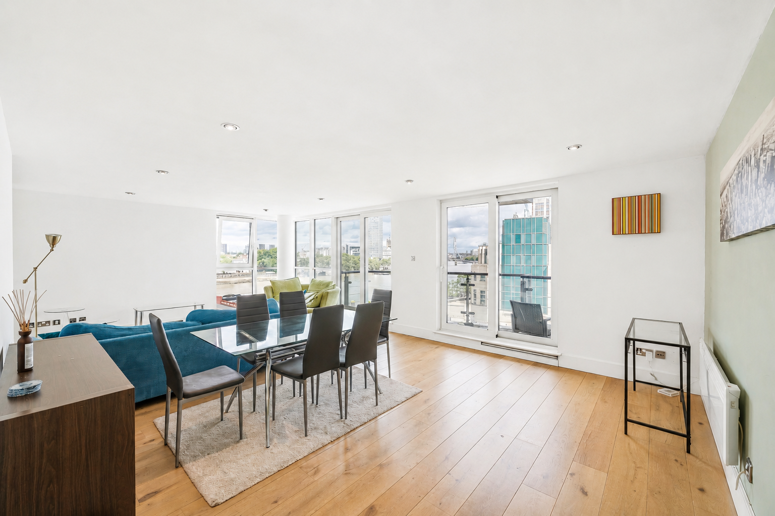 Flat for sale in London, St. George Wharf, London, SW8, 890 m²