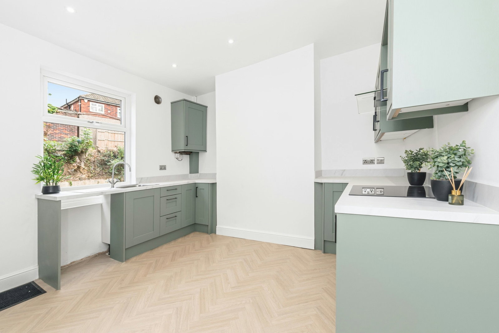 Terraced House for sale in Leeds, Wakefield Road, Garforth, Leeds, LS25 1NE