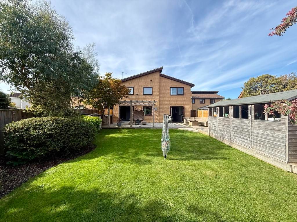Detached House for sale in Gloucester, Homestead Court, Abbeymead, Gloucester, 1675 m²
