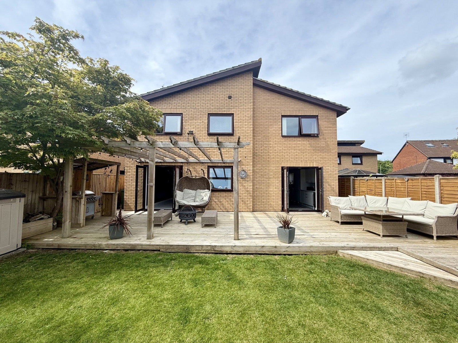 Detached House for sale in Gloucester, Homestead Court, Abbeymead, Gloucester, 1675 m²
