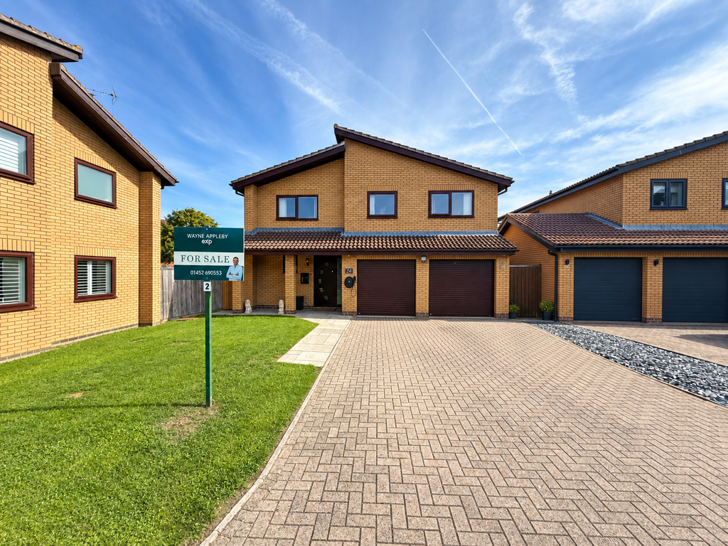 Detached House for sale in Gloucester, Homestead Court, Abbeymead, Gloucester, 1675 m²