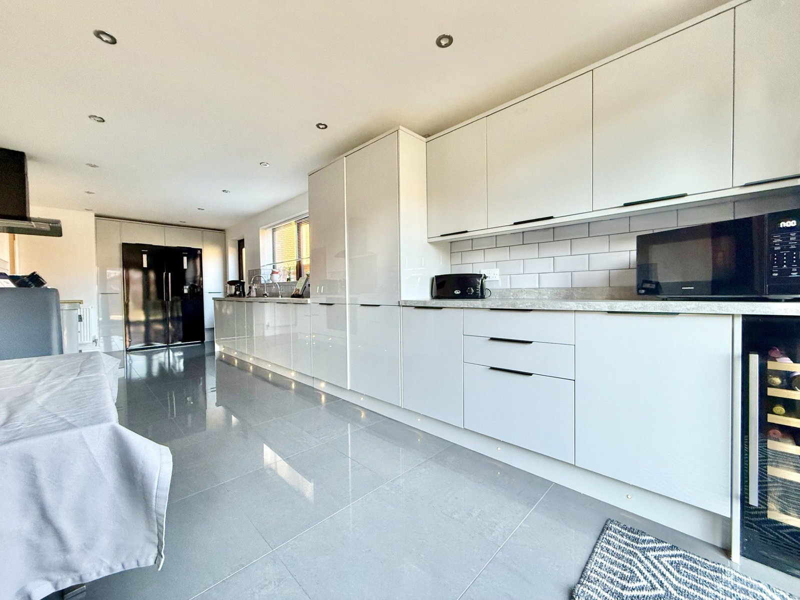 Detached House for sale in Gloucester, Abbeymead, Gloucester, 1675 m²