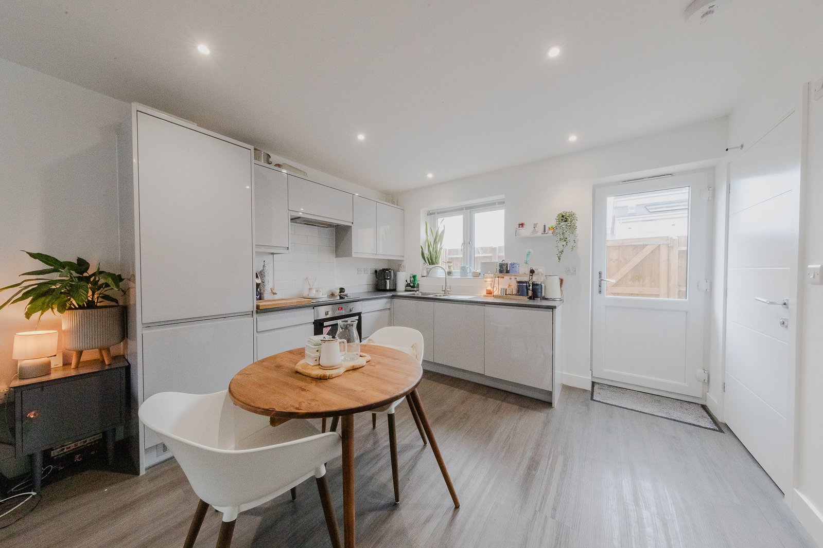 Terraced House for sale in Milton Keynes, Selkirk Drive, Oakridge Park, Milton Keynes, MK14, 733 m²