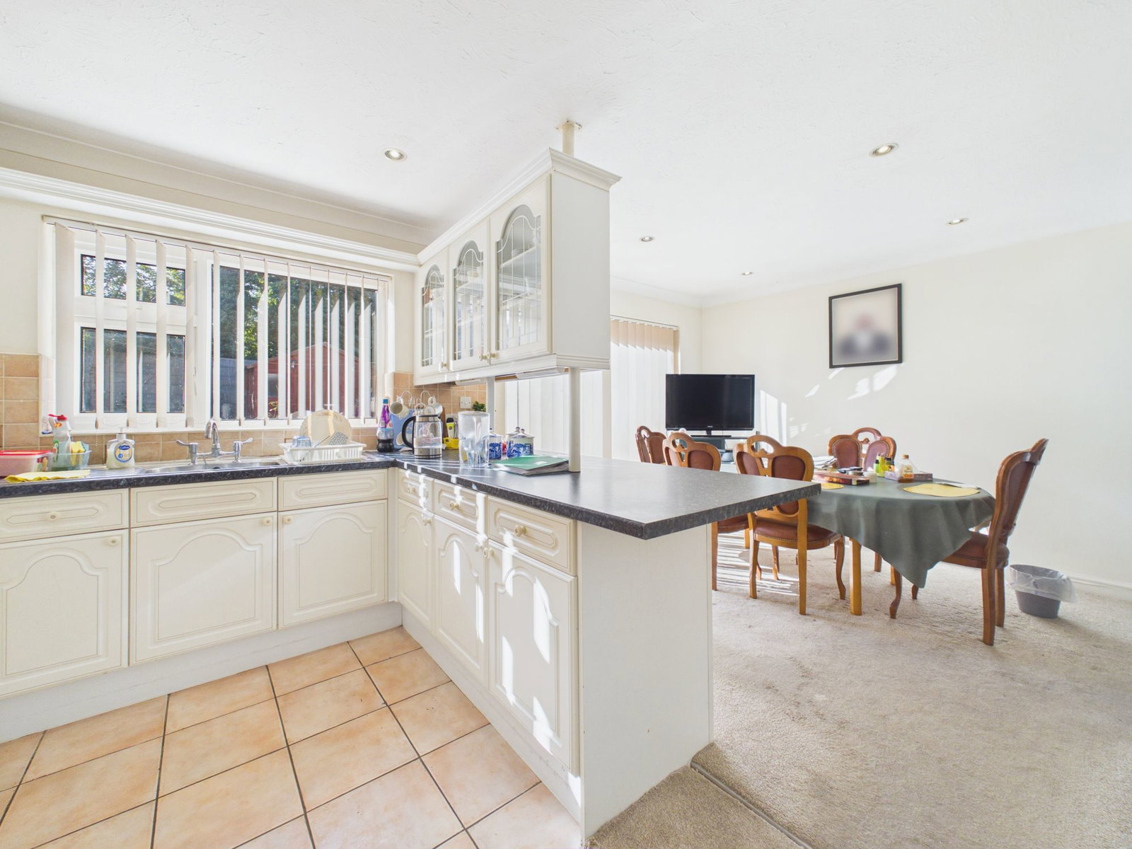 Semi Detached House for sale in Leicester, Ash Tree Road, Oadby, 1500 m²