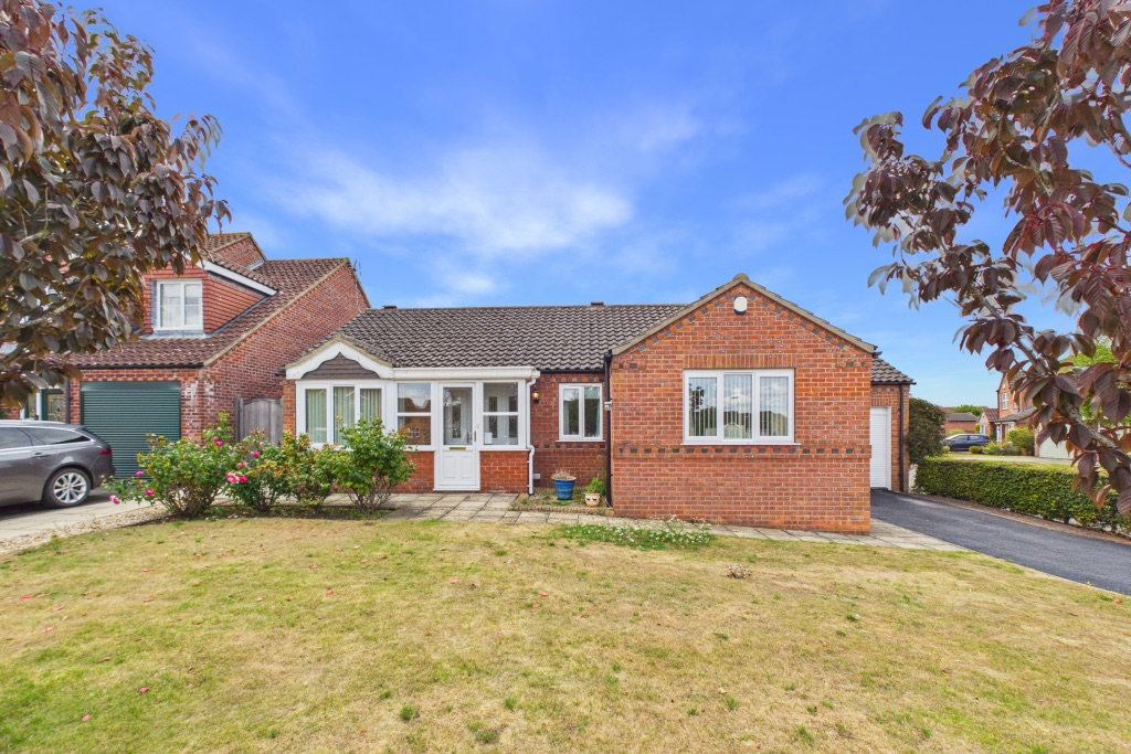Bungalow for sale in Lincoln, 22 Heath Road, Navenby, Lincoln, LN5 0TT, 989 m²
