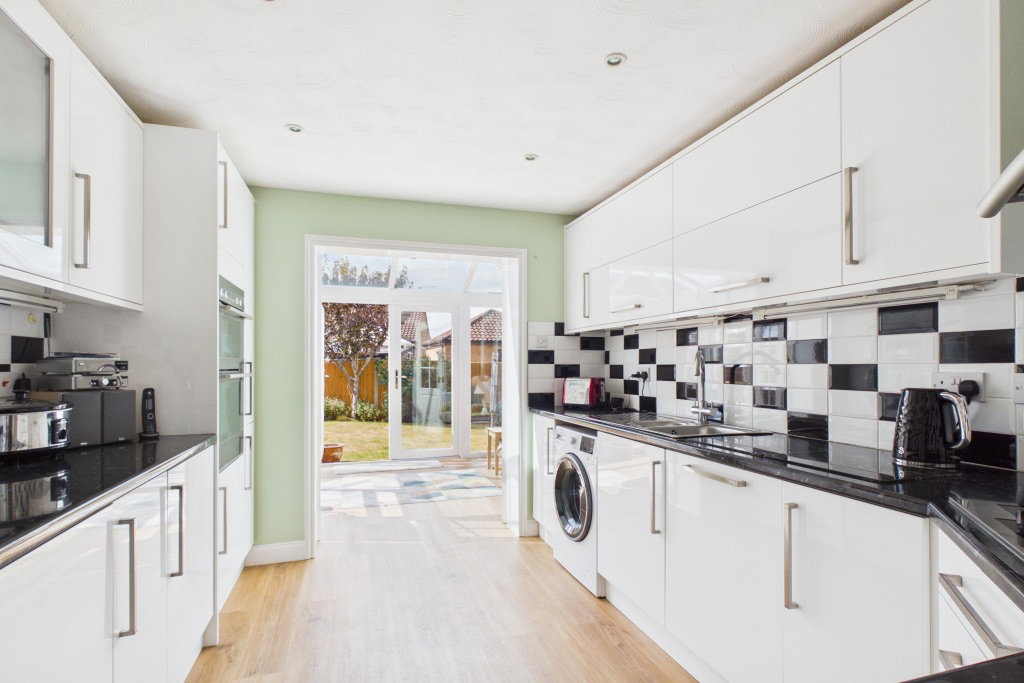 Bungalow for sale in Lincoln, 22 Heath Road, Navenby, Lincoln, LN5 0TT, 989 m²