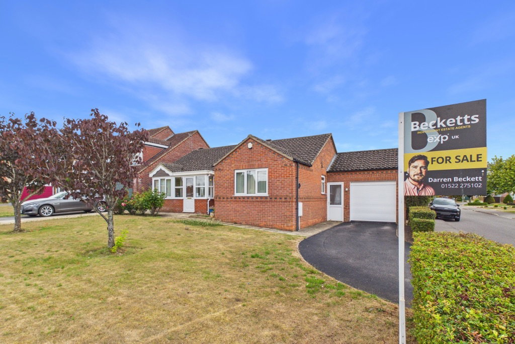 Bungalow for sale in Lincoln, 22 Heath Road, Navenby, Lincoln, LN5 0TT, 989 m²